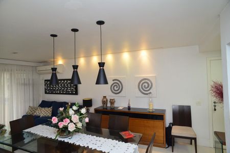 Sala de apartamento para alugar com 3 quartos, 150m² em Barra da Tijuca, Rio de Janeiro