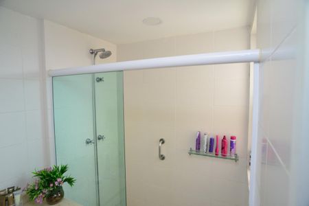 Banheiro da Suíte de apartamento para alugar com 3 quartos, 150m² em Barra da Tijuca, Rio de Janeiro