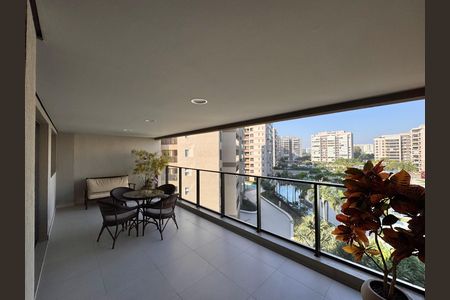 Varanda de apartamento à venda com 4 quartos, 156m² em Barra da Tijuca, Rio de Janeiro