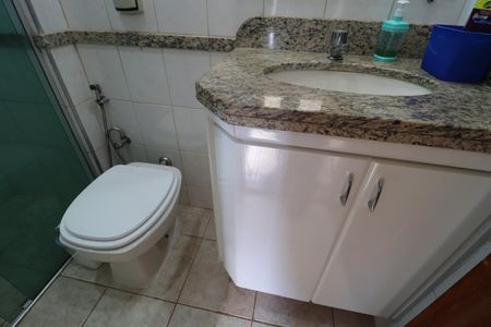 Apartamento para alugar com 56m², 2 quartos e 2 vagasBanheiro do Quarto 1