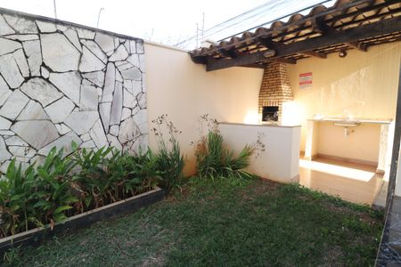 Área comum - Churrasqueira de apartamento para alugar com 2 quartos, 56m² em Umuarama, Uberlândia
