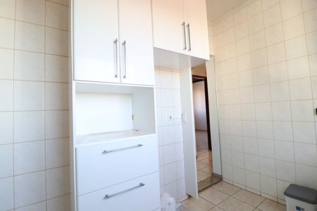 Cozinha de apartamento para alugar com 2 quartos, 56m² em Umuarama, Uberlândia