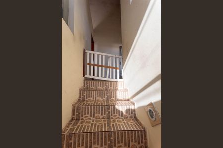 Casa para alugar com 250m², 4 quartos e 2 vagas Casa para alugar com 250m², 4 quartos e 2 vagasEscada