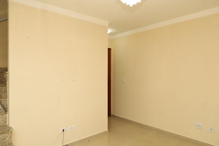 Sala de casa de condomínio para alugar com 2 quartos, 65m² em Vila Carmosina, São Paulo