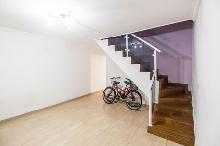 Casa para alugar com 90m², 3 quartos e 2 vagas Casa para alugar com 90m², 3 quartos e 2 vagasSala