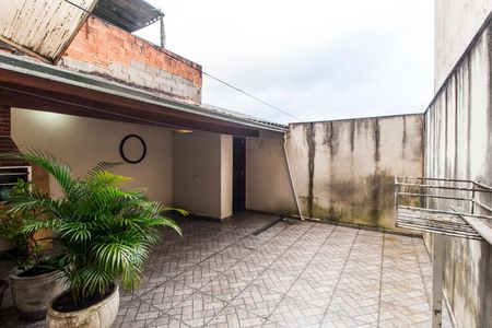 Quintal de casa para alugar com 3 quartos, 90m² em Jardim Copiuva, Carapicuíba