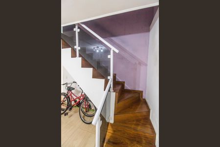 Escada de casa para alugar com 3 quartos, 90m² em Jardim Copiuva, Carapicuíba