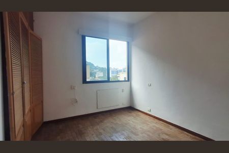 Apartamento à venda com 109m², 3 quartos e 1 vaga Apartamento à venda com 109m², 3 quartos e 1 vagaQuarto com vista para a cidade, com janela grande e iluminação natural.