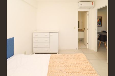 Suíte de apartamento para alugar com 1 quarto, 54m² em Caminho das Árvores, Salvador