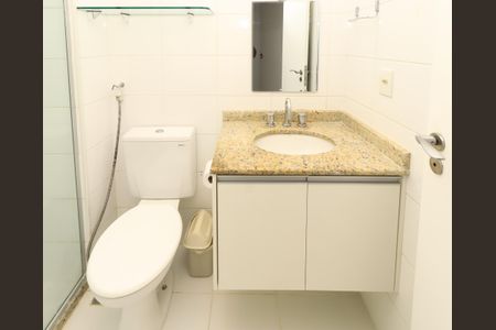 Banheiro da Suíte de apartamento para alugar com 1 quarto, 54m² em Caminho das Árvores, Salvador