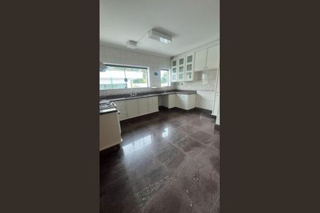 Casa à venda com 4 quartos, 385m² em Vila Inah, São Paulo