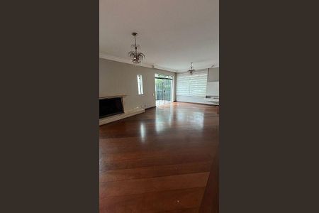 Casa à venda com 4 quartos, 385m² em Vila Inah, São Paulo