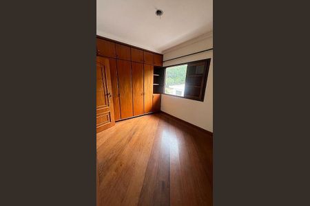 Casa à venda com 4 quartos, 385m² em Vila Inah, São Paulo