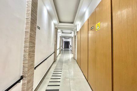 Apartamento à venda com 64m², 2 quartos e sem vaga Apartamento à venda com 64m², 2 quartos e sem vagaHall social