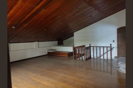 Casa à venda com 5 quartos, 250m² em Caxingui, São Paulo