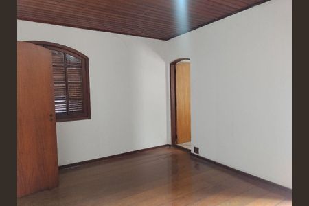 Casa à venda com 5 quartos, 250m² em Caxingui, São Paulo