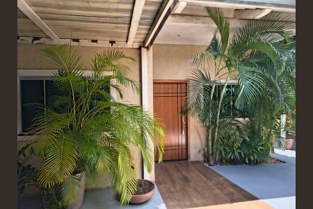 Área externa de casa à venda com 3 quartos, 360m² em Residencial Alice Barbosa, Goiânia