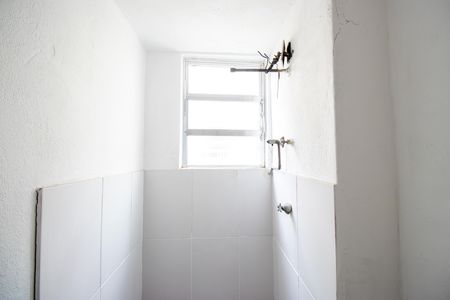 Banheiro de apartamento para alugar com 2 quartos, 55m² em Irajá, Rio de Janeiro