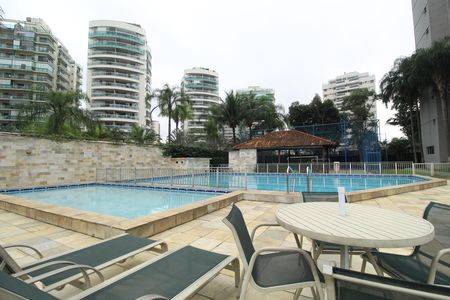 Apartamento para alugar com 70m², 2 quartos e 1 vagaÁrea comum - Piscina