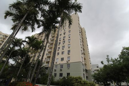 Fachada de apartamento à venda com 2 quartos, 51m² em Jacarepaguá, Rio de Janeiro