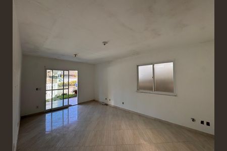 Sala de casa de condomínio para alugar com 3 quartos, 120m² em Vargem Grande, Rio de Janeiro