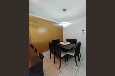 Casa à venda com 118m², 2 quartos e 4 vagas Casa à venda com 118m², 2 quartos e 4 vagasSala