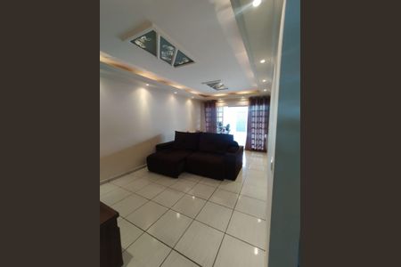 Casa à venda com 118m², 2 quartos e 4 vagas Casa à venda com 118m², 2 quartos e 4 vagasSala