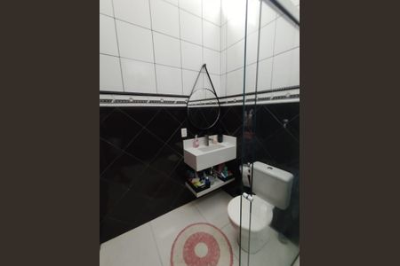 Casa à venda com 118m², 2 quartos e 4 vagas Casa à venda com 118m², 2 quartos e 4 vagasBanheiro