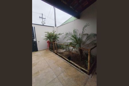 Casa à venda com 118m², 2 quartos e 4 vagas Casa à venda com 118m², 2 quartos e 4 vagasÁrea externa