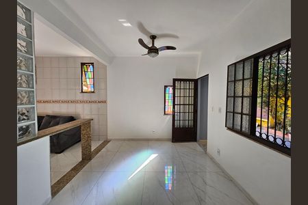 Sala de casa para alugar com 2 quartos, 70m² em Luz, Nova Iguaçu