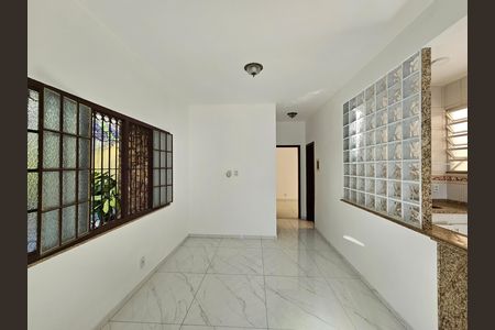 Casa para alugar com 70m², 2 quartos e 1 vaga Casa para alugar com 70m², 2 quartos e 1 vagaSala