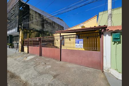 Fachada de casa para alugar com 2 quartos, 70m² em Luz, Nova Iguaçu