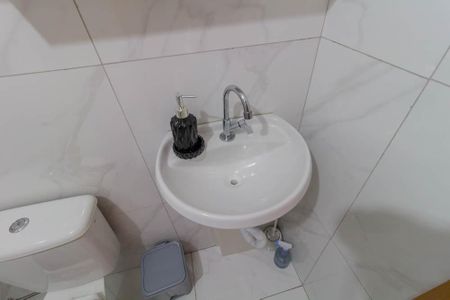 Banheiro  de apartamento para alugar com 2 quartos, 60m² em Qs 303, Brasília
