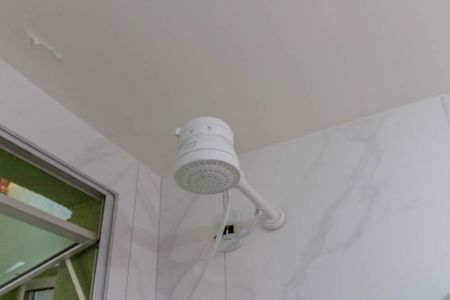 Banheiro de apartamento para alugar com 2 quartos, 60m² em Qs 303, Brasília