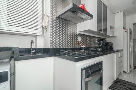Cozinha de apartamento à venda com 1 quarto, 50m² em Rio Branco, Porto Alegre