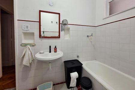 Apartamento à venda com 98m², 3 quartos e sem vaga Apartamento à venda com 98m², 3 quartos e sem vagaBanheiro Social