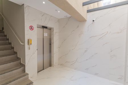 Hall de entrada de apartamento à venda com 3 quartos, 170m² em Santo Antônio, Belo Horizonte