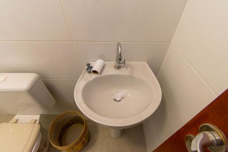Banheiro de apartamento para alugar com 1 quarto, 45m² em São Lucas, São Paulo
