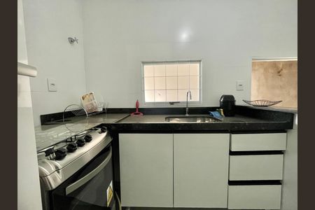 Cozinha de kitnet/studio para alugar com 1 quarto, 26m² em Santa Cruz, Belo Horizonte