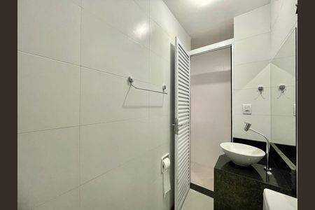 Banheiro  de kitnet/studio para alugar com 1 quarto, 26m² em Santa Cruz, Belo Horizonte