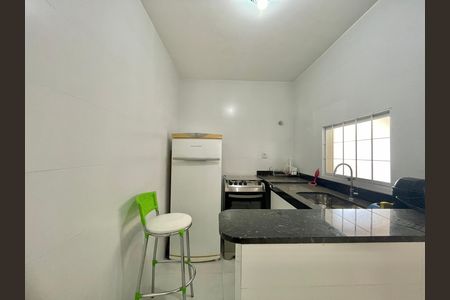 Cozinha de kitnet/studio para alugar com 1 quarto, 26m² em Santa Cruz, Belo Horizonte
