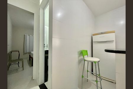Cozinha de kitnet/studio para alugar com 1 quarto, 26m² em Santa Cruz, Belo Horizonte