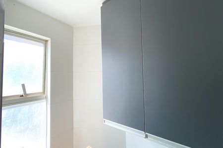 Banheiro de serviço de apartamento à venda com 3 quartos, 78m² em União, Belo Horizonte