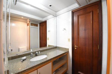 Apartamento à venda com 271m², 3 quartos e 3 vagasBanheiro 3