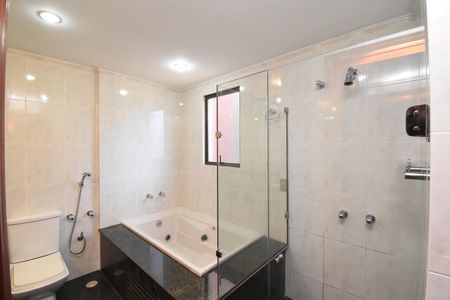 Apartamento à venda com 271m², 3 quartos e 3 vagasBanheiro da Suíte