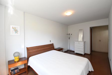 Apartamento à venda com 271m², 3 quartos e 3 vagasSuíte 2