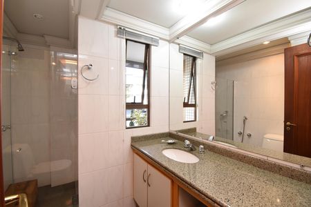 Apartamento à venda com 271m², 3 quartos e 3 vagasBanheiro 3