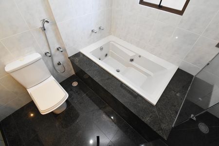 Apartamento à venda com 271m², 3 quartos e 3 vagasBanheiro da Suíte