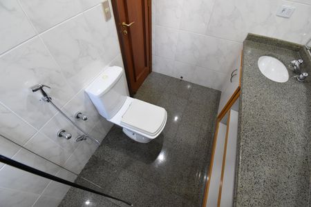 Apartamento à venda com 271m², 3 quartos e 3 vagasBanheiro da Suíte 2