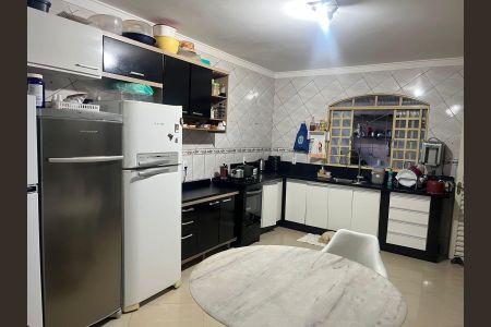 Casa de condomínio à venda com 300m², 4 quartos e 5 vagas Casa de condomínio à venda com 300m², 4 quartos e 5 vagasCozinha